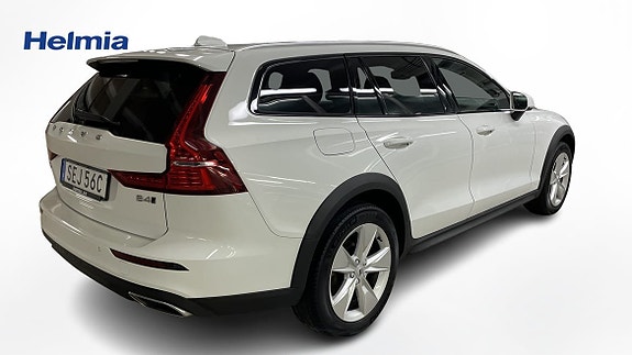 Volvo V60 Cross Country 4 of 5