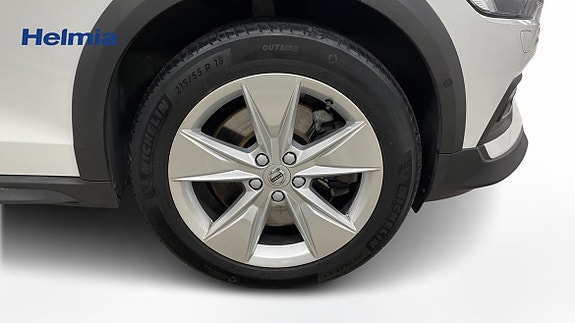 Volvo V60 Cross Country 8 of 11
