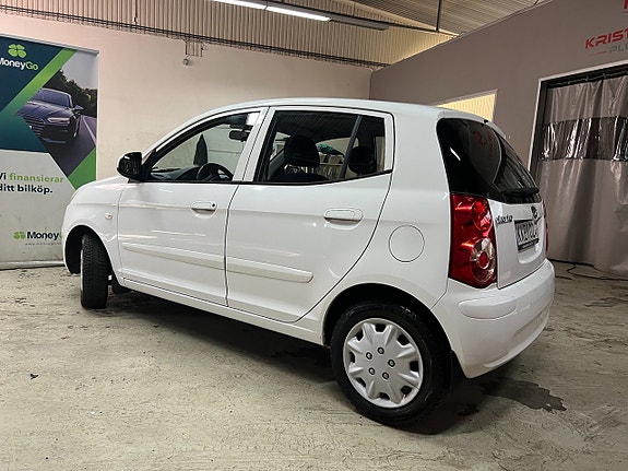 Kia Picanto 3 of 7