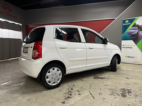 Kia Picanto 4 of 7