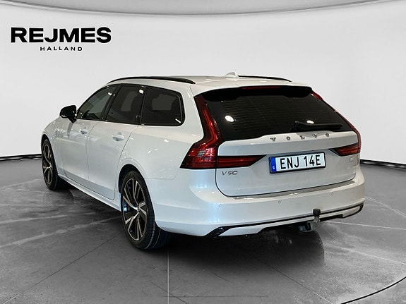 Volvo V90 2 of 5
