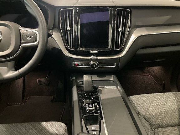 Volvo XC60 13 of 16