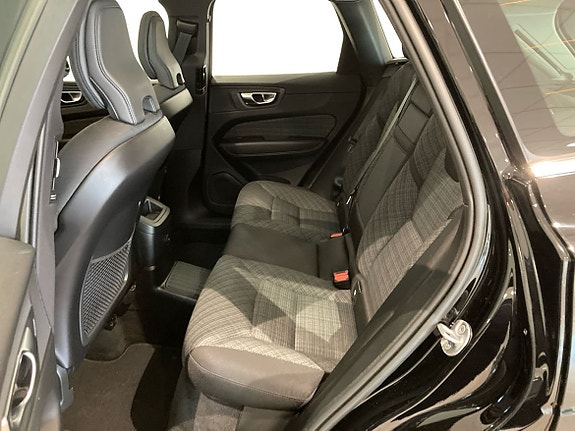 Volvo XC60 7 of 16