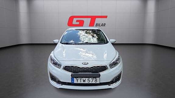 Kia Ceed 2 of 5