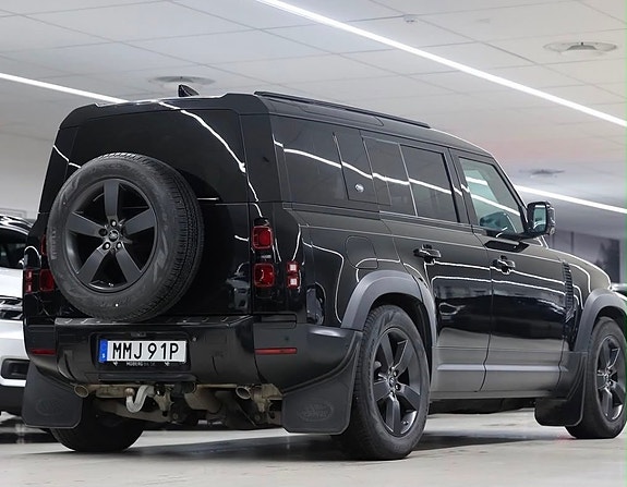 Land Rover Defender 110 3 of 5