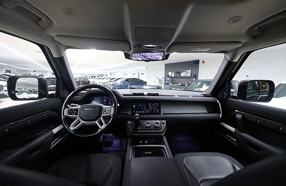 Land Rover Defender 110 7 of 10
