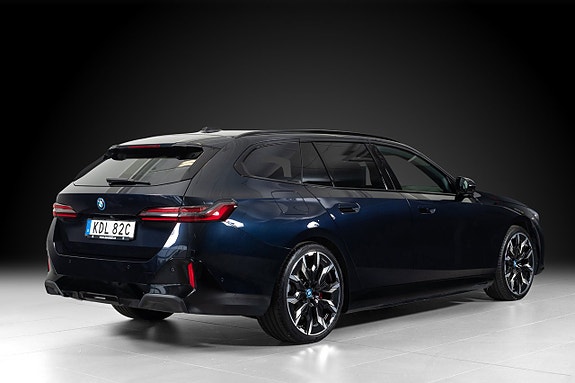 BMW 530e 2 of 5