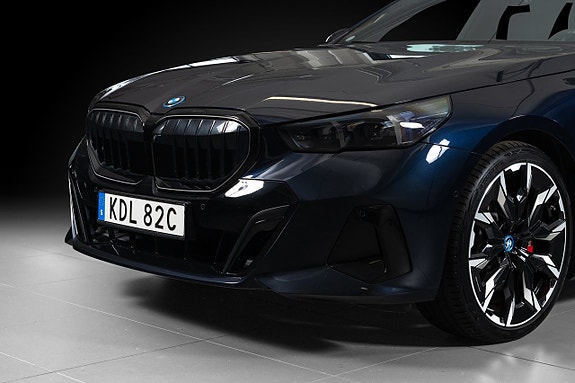 BMW 530e 5 of 5