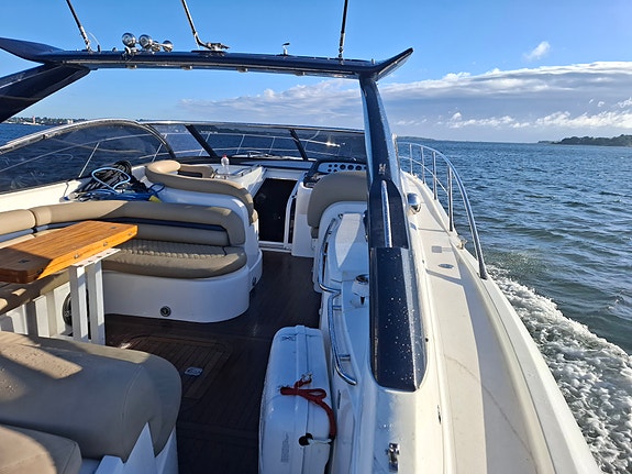 Sunseeker Camargue 50 - uthyres med skeppare 8 of 9