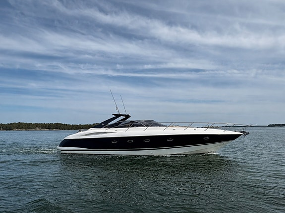 Sunseeker Camargue 50 - uthyres med skeppare 2 of 9