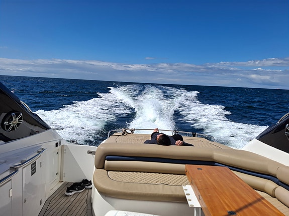 Sunseeker Camargue 50 - uthyres med skeppare 7 of 9