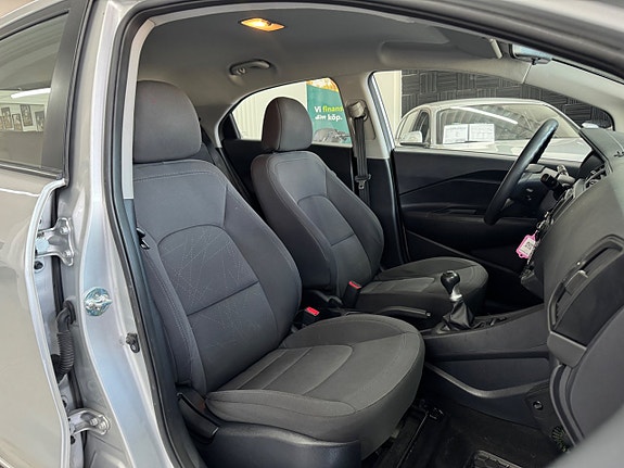 Kia Rio 21 of 23