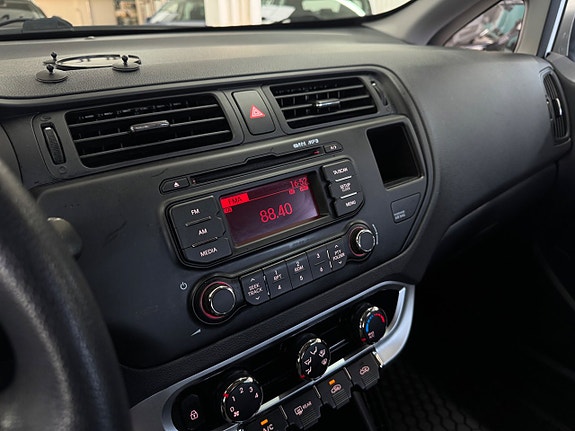 Kia Rio 14 of 23