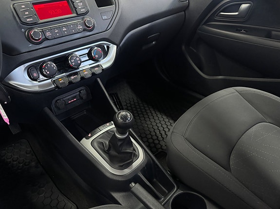 Kia Rio 17 of 23