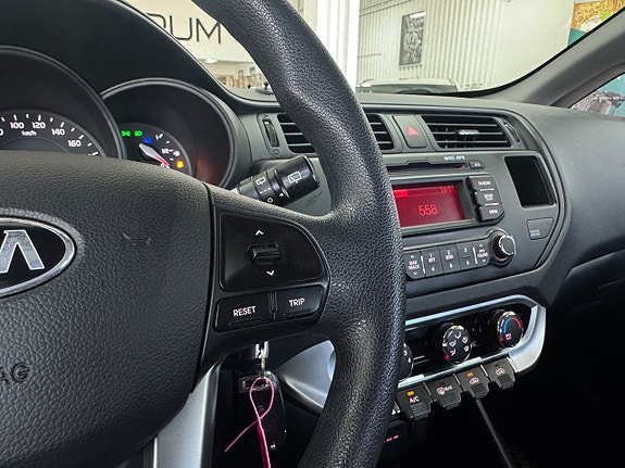Kia Rio 9 of 23