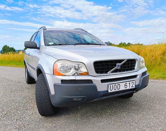 Volvo XC90 2 of 5