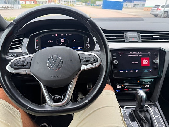 Volkswagen Passat 13 of 30