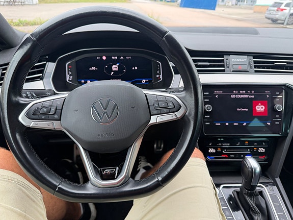 Volkswagen Passat 14 of 30