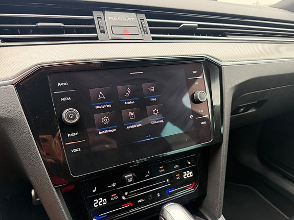 Volkswagen Passat 19 of 30