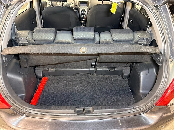 Toyota Yaris 9 of 19