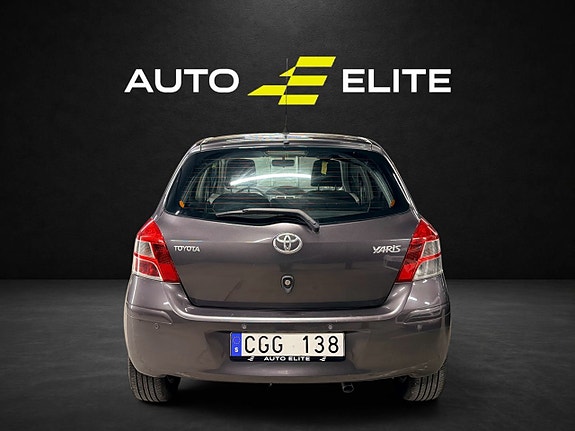 Toyota Yaris 4 of 19
