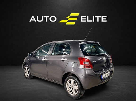 Toyota Yaris 3 of 19