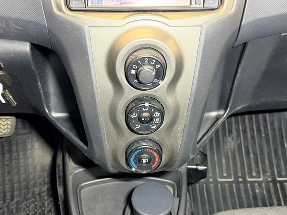 Toyota Yaris 17 of 19