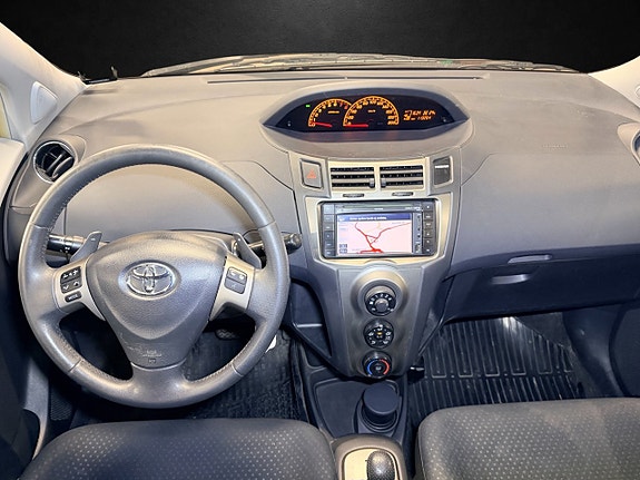 Toyota Yaris 12 of 19