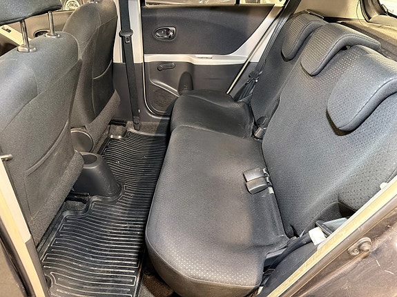 Toyota Yaris 19 of 19