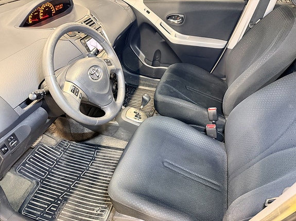 Toyota Yaris 11 of 19