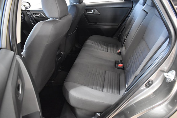 Toyota Auris 8 of 19