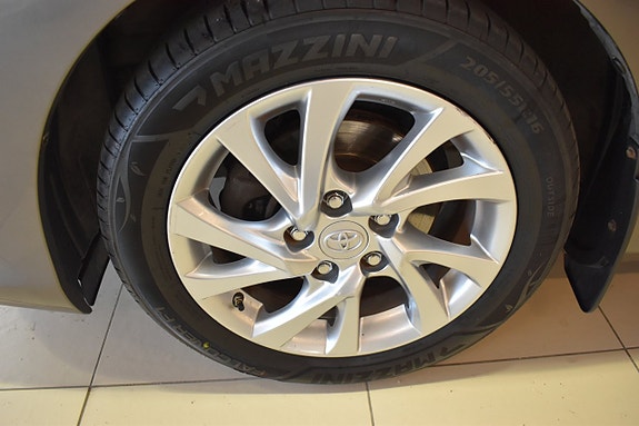 Toyota Auris 19 of 19