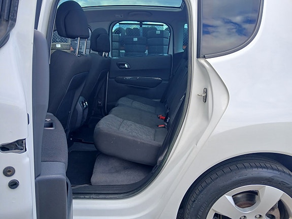 Peugeot 3008 12 of 23