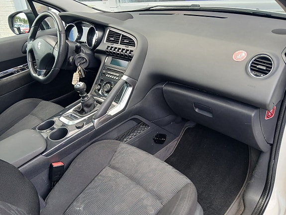 Peugeot 3008 16 of 23