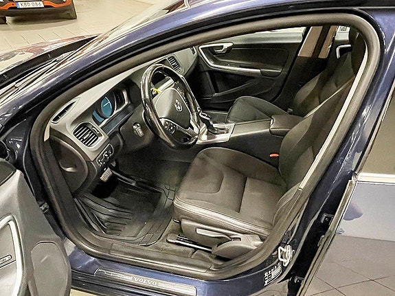 Volvo S60 4 of 5