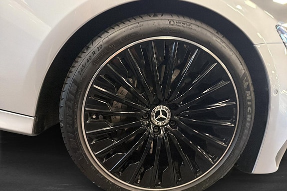 Mercedes-Benz E300 de 12 of 16