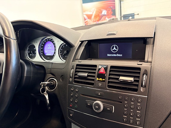 Mercedes-Benz C180 15 of 30