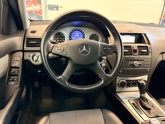 Mercedes-Benz C180 24 of 30