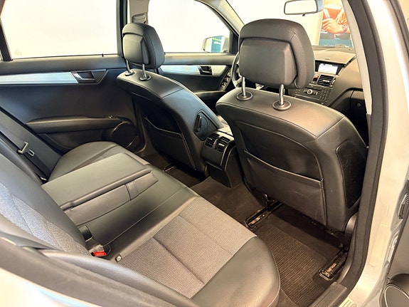Mercedes-Benz C180 20 of 30