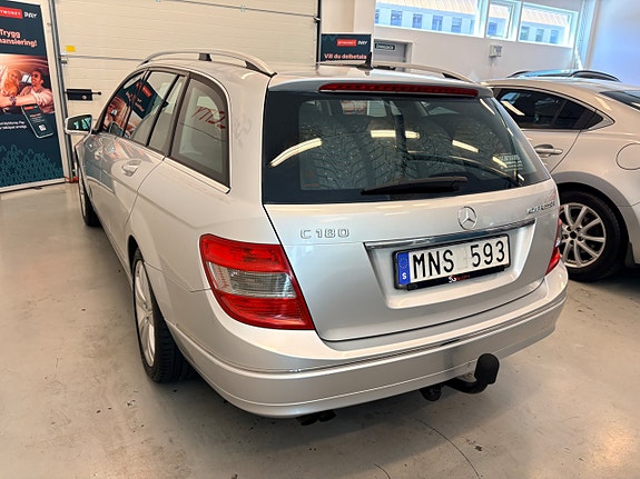 Mercedes-Benz C180 11 of 30