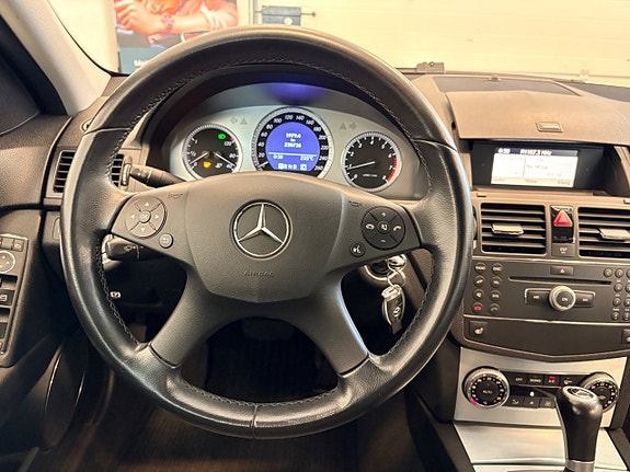 Mercedes-Benz C180 25 of 30
