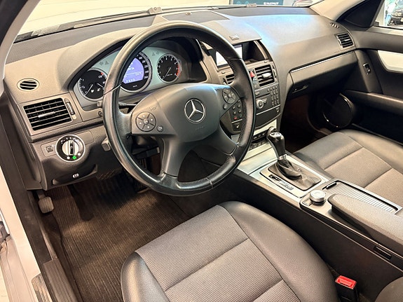 Mercedes-Benz C180 26 of 30