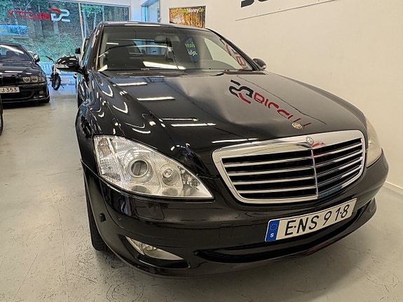 Mercedes-Benz S320 5 of 5