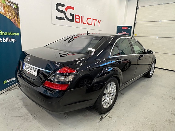 Mercedes-Benz S320 7 of 30