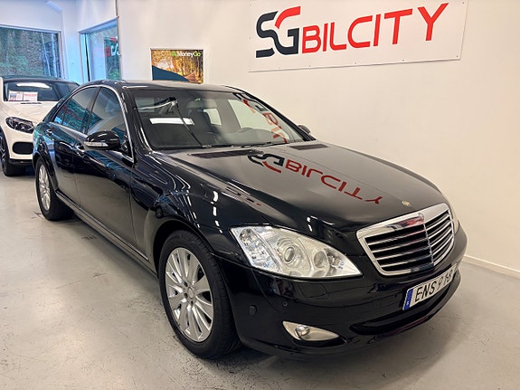Mercedes-Benz S320 2 of 5