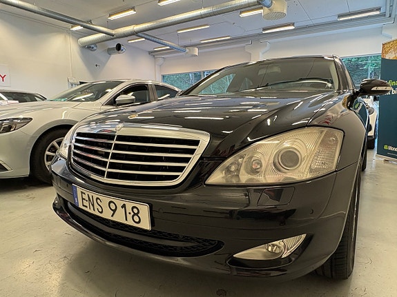 Mercedes-Benz S320 6 of 30