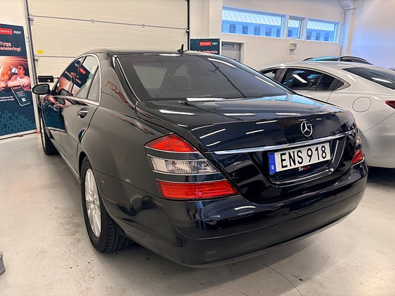 Mercedes-Benz S320 10 of 30