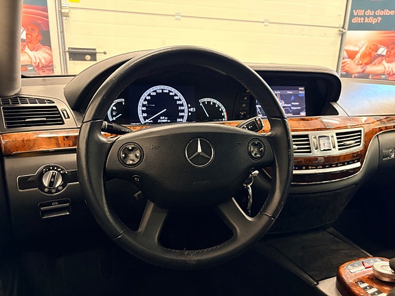 Mercedes-Benz S320 24 of 30