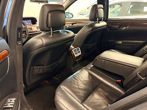 Mercedes-Benz S320 21 of 30