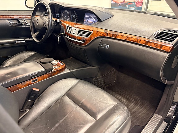 Mercedes-Benz S320 14 of 30